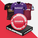 Mystery voetbalshirt voor dames met uniek design en speelse details.